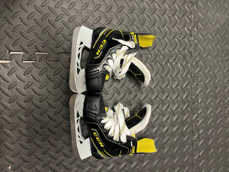 2022 CCM Super Tacks Hockey Skates Regular Width 8 (Used)