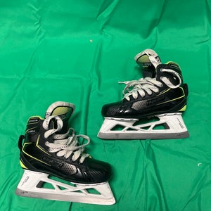 Intermediate Bauer GSX Hockey Goalie Skates Extra Wide Width Size 4 (Used)