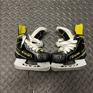2022 CCM Super Tacks Hockey Skates Regular Width 8 (Used)