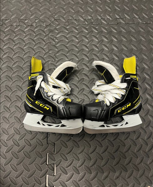 2022 CCM Super Tacks Hockey Skates Regular Width 8 (Used)