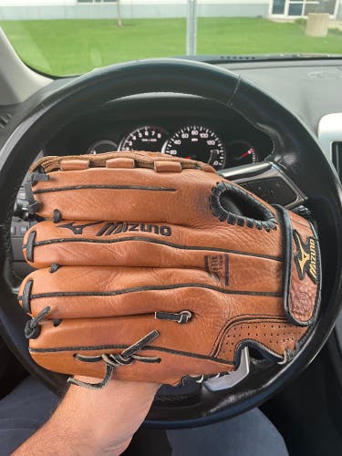 Mizuno RH Power Close II Baseball Glove 11" (Used)