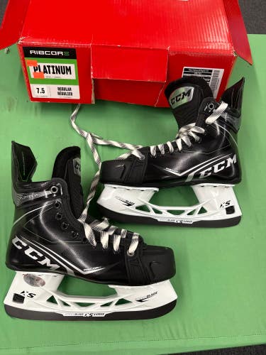 Senior CCM Ribcor Platinum (SMU) Hockey Skates (Regular) Size: 7.5 (New)