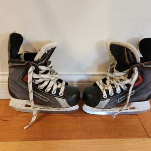 Youth Bauer Vapor X Hockey Skates 12 (Used)