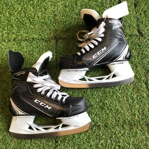 Youth CCM Tacks 9040 Hockey Skates Regular Width Size 2.0 (Used)