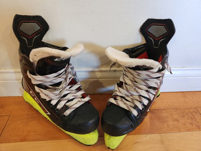 CCM JetSpeed FT470 Hockey Skates Size 3.5 (Used)