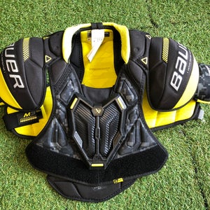 Medium Junior Bauer Supreme M3 Shoulder Pads (Used)