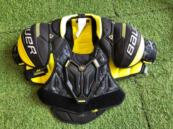 Medium Junior Bauer Supreme M3 Shoulder Pads (Used)