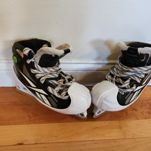 Reebok 7K Hockey Goalie Skates Size 2.5 (Used)