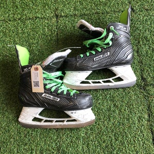 Junior Bauer XLS Hockey Skates Regular Width Size 3.0 (Used)