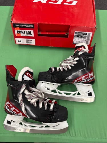 Intermediate CCM JetSpeed Control (SMU) Hockey Skates (Regular) Size 5.5 (New)