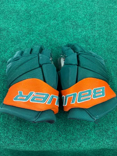 Green Junior Bauer Vapor Pro Team Gloves 12" (Used) | North Shore Shamrocks