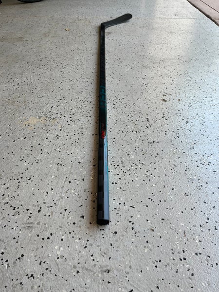CCM Vizion Hockey Stick - Right Hand - 65 Flex - P29 + 1/4 - SR (used)
