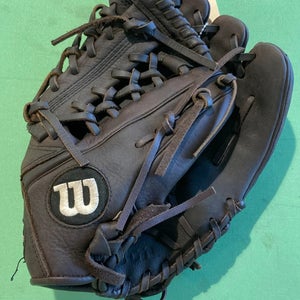 Used Wilson A950 Right Hand Throw Baseball Glove 11.75"
