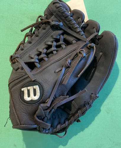 Used Wilson A950 Right Hand Throw Baseball Glove 11.75"