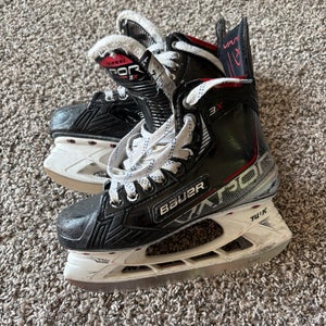 2022 Bauer Vapor 3X Hockey Skates Regular Width Size 4 (Used)
