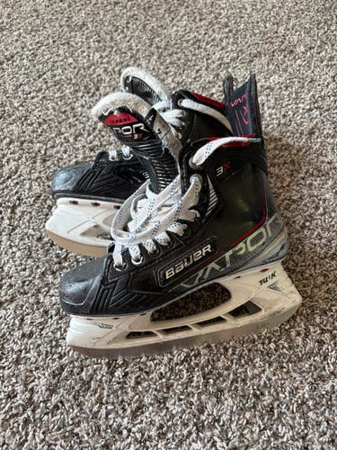 2022 Bauer Vapor 3X Hockey Skates Regular Width Size 4 (Used)