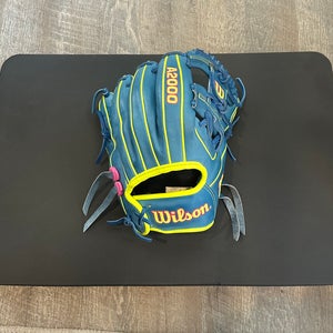 Wilson RH Infield A2000 Baseball Glove 11.5" - Broken In