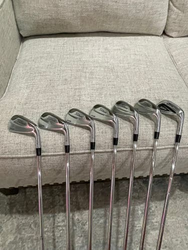 Men’s Titleist 716 T-MB Right Handed Iron Set Stiff Flex 4-PW