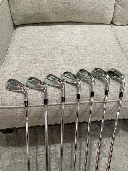 Men’s Titleist 716 T-MB Right Handed Iron Set Stiff Flex 4-PW
