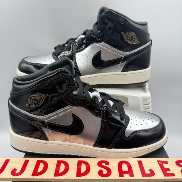 Air Jordan 1 Mid SE Black Metallic Silver Gold FZ3937-001 Size 7Y/Women’s Sz 8.5  New