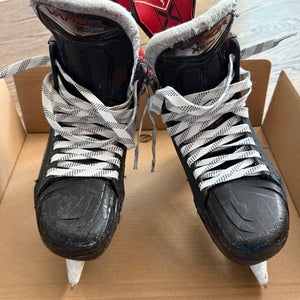 2024 Bauer Vapor 5x pro Hockey Skates Regular Width   Size 5.5 (Used)
