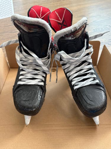 2024 Bauer Vapor 5x pro Hockey Skates Regular Width Size 5.5 (Used)
