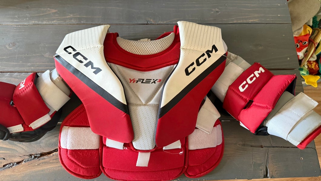 Goalie Youth Small / Medium CCM Flex 3 Shoulder Pads (Used)