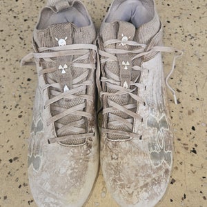 White Men's Adult Size M 10.0 (W 11.0) Under Armour Low Top Molded Cleats (Used)