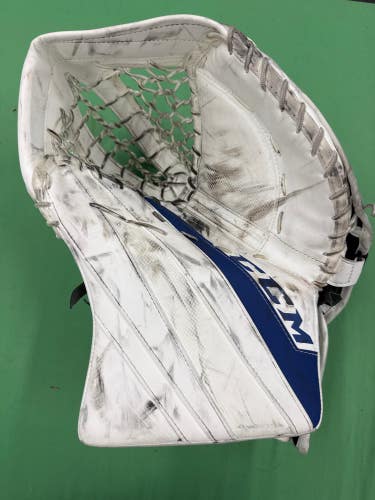 White Senior CCM Extreme Flex 5.9 Goalie Glove Regular (Used)