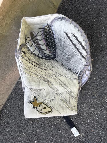 Hockey goalie catching glove
