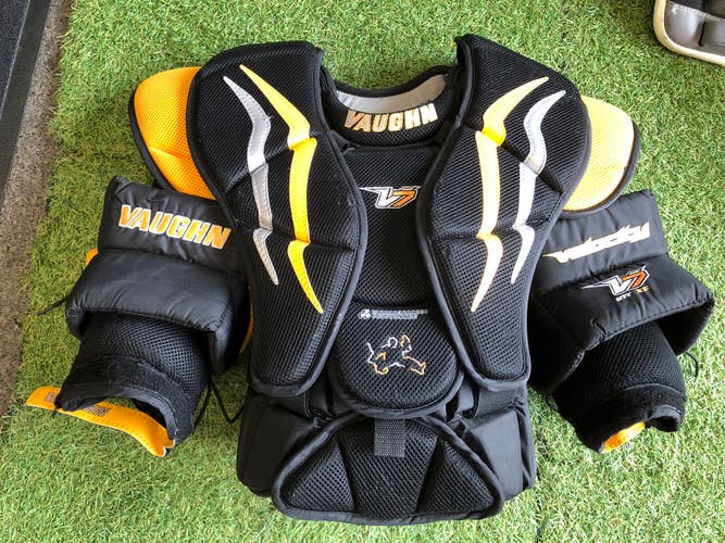 Junior Medium Vaughn Velocity V7 Goalie Chest Protector (Used)