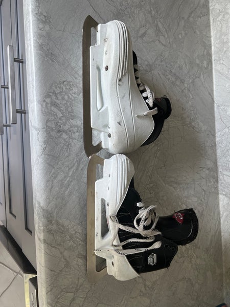 CCM 452 tacks Hockey Goalie Skates Size 4.5 (Used)