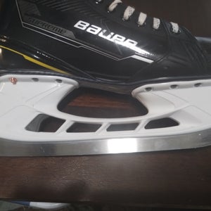 2024 Bauer Supreme M4 Hockey Skates Regular Width 10 (Used)