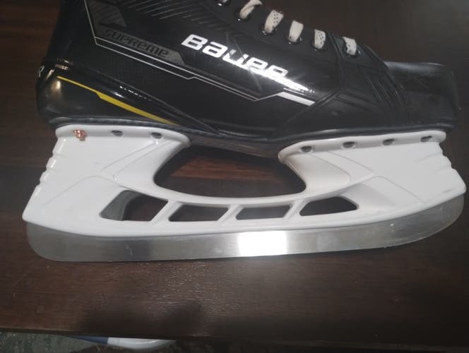 2024 Bauer Supreme M4 Hockey Skates Regular Width 10 (Used)