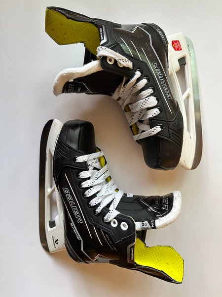 Bauer Supreme Hockey Skates Regular Width   Size 5.5 (Used)