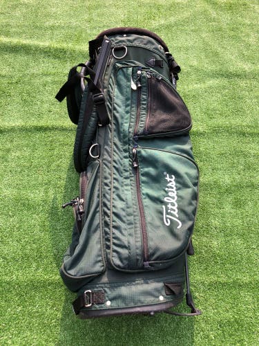A Titleist Golf Lightweight Stand Bag Green