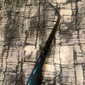 Senior CCM Vizion Right Handed Hockey Stick P29+1/4 (New)