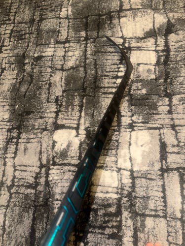 Senior CCM Vizion Right Handed Hockey Stick P29+1/4 (New)