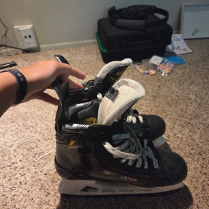 2022 Bauer Supreme M5 Pro Hockey Skates Narrow Width 7.5 (Used)