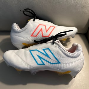White Unisex Size M 8.0 (W 9.0) Adult New Balance Low Top Molded Cleats (Used)