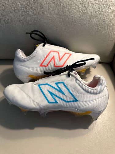 White Unisex Size M 8.0 (W 9.0) Adult New Balance Low Top Molded Cleats (Used)