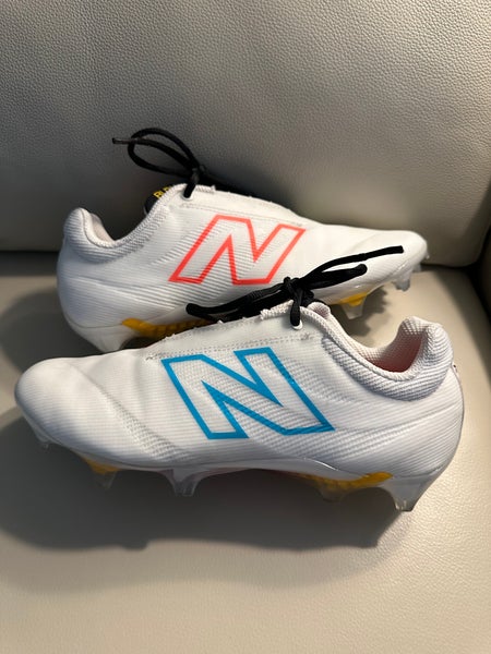 White Unisex Size M 8.0 (W 9.0) Adult New Balance Low Top Molded Cleats (Used)