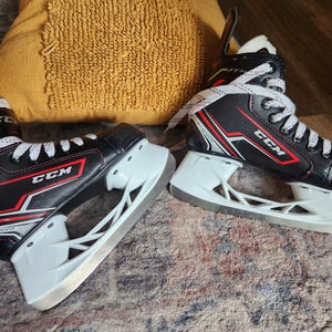 CCM JetSpeed FT340 Hockey Skates Size 1 (Used)