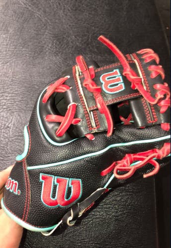 2023 Wilson RH Infield A2000 Baseball Glove 11.5" (Used)