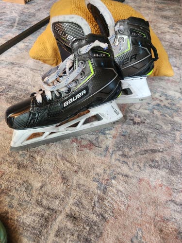 Bauer Elite Hockey Goalie Skates Size 5 (Used)