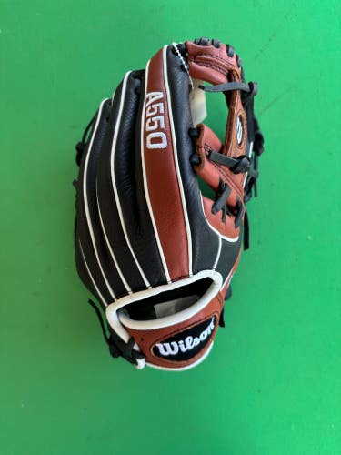 Black Wilson A550 RH Infield Baseball Glove 11.5"