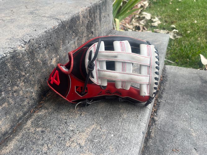 44 Pro RH Outfield Signature Series Baseball Glove 12.5" (Used)