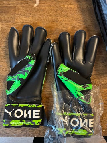 Puma Soccer goalkeeper gloves