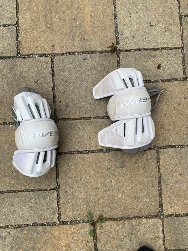 Maverik Max elbows, large