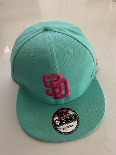 Men's One Size Fits All New Era Hat (Used)